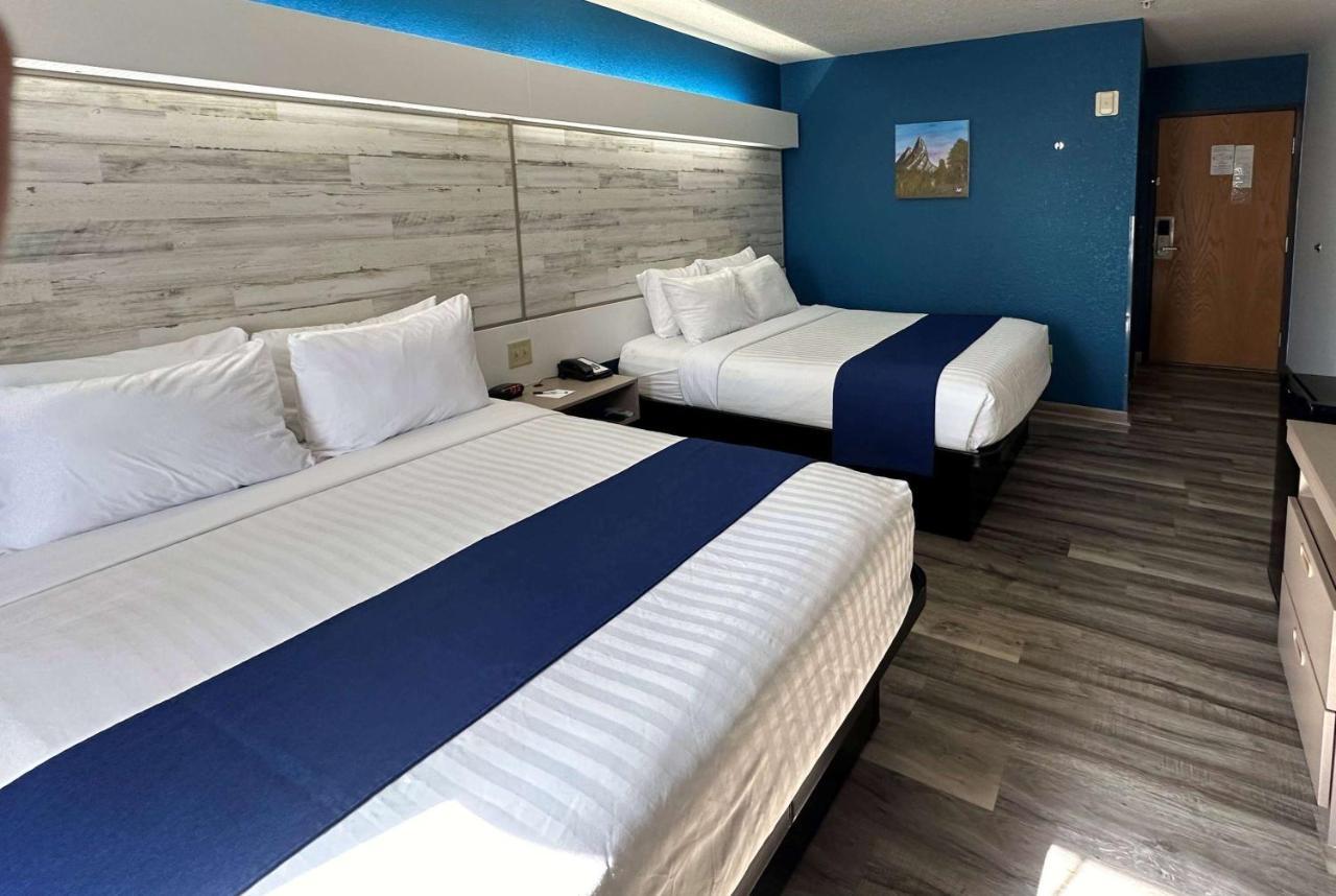 Microtel Inn & Suites Tomah Kültér fotó